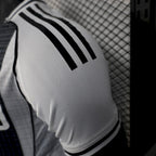 Newcastle United 25/26 Camisola Principal Versão Jogador